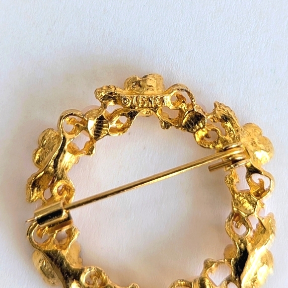 Vintage Brooches Bundle Gold-tone Faux Pearl Filigree Roses Butterfly Ribbon - Picture 7 of 17